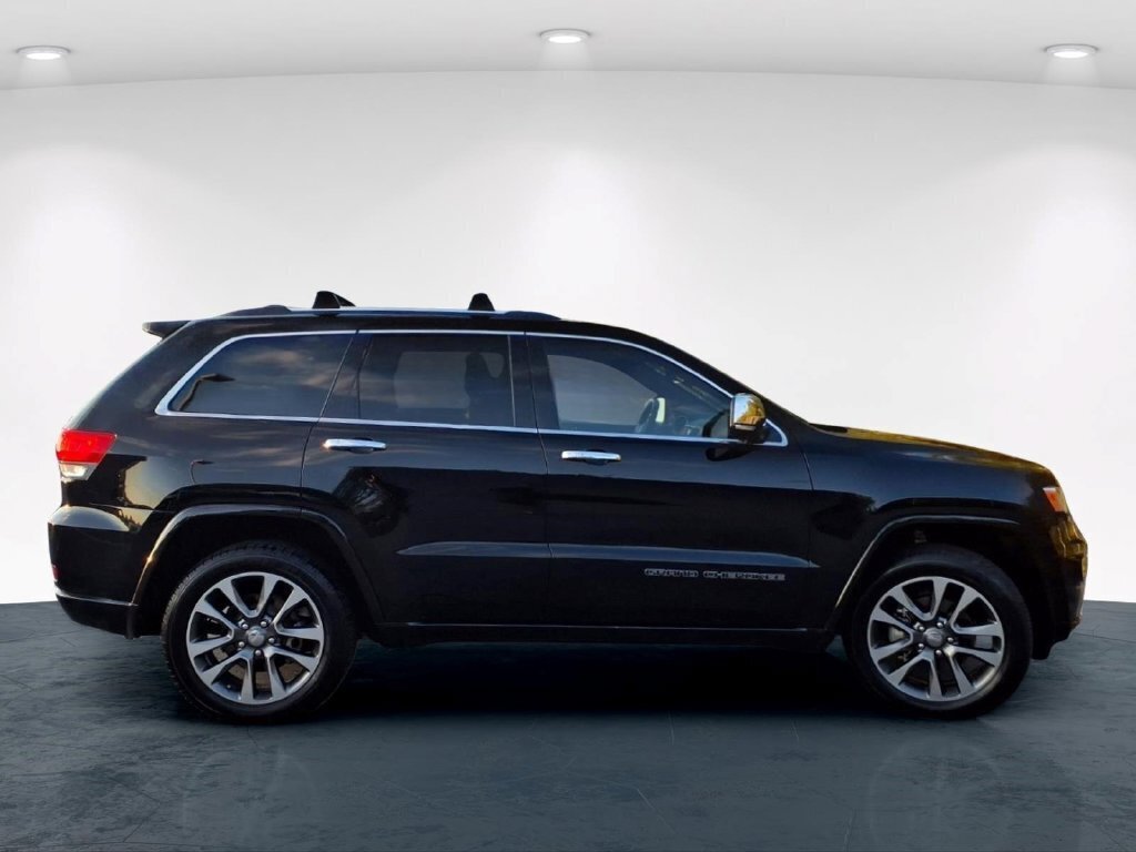 Used 2017 Jeep Grand Cherokee Overland AWD/4WD image 5