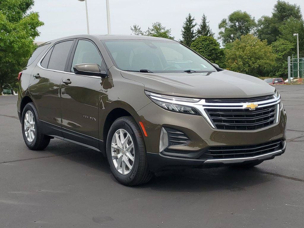 Used 2024 Chevrolet Equinox LT FWD image 2