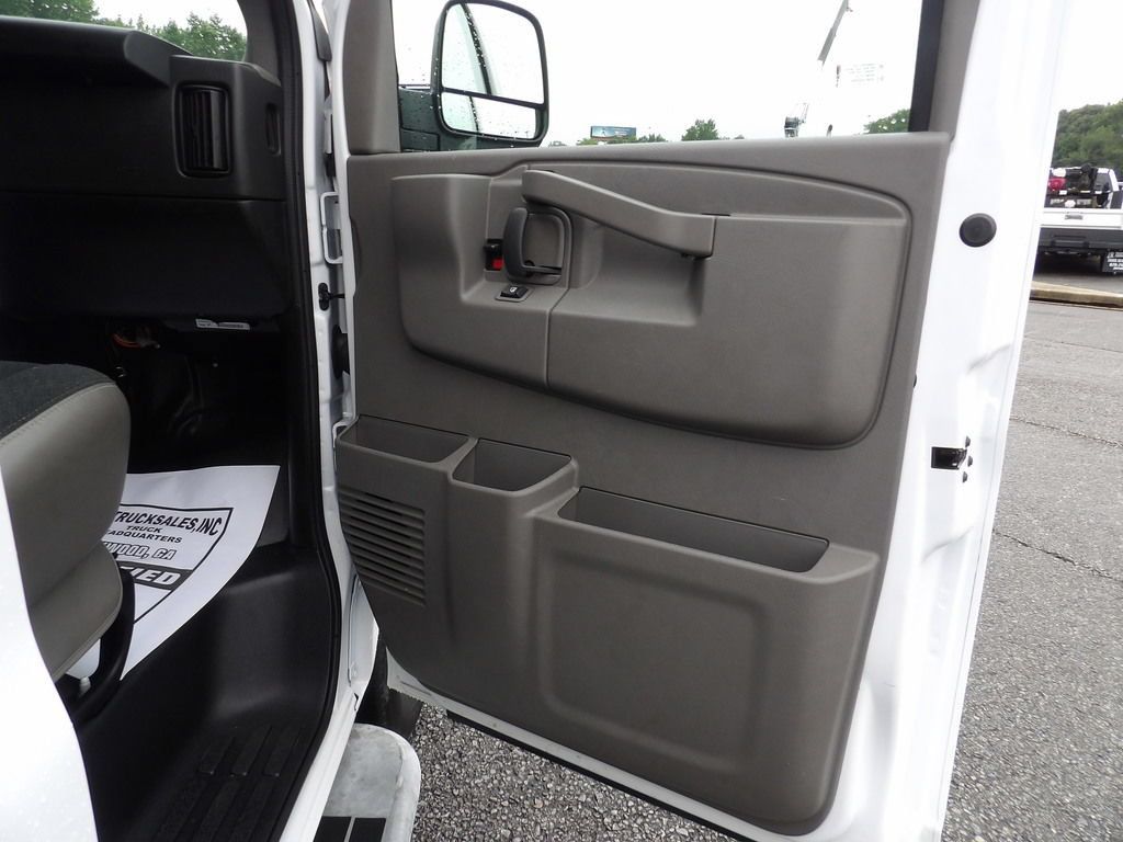 Used 2025 GMC Savana 2500 w/ Driver Convenience Package RWD image 32