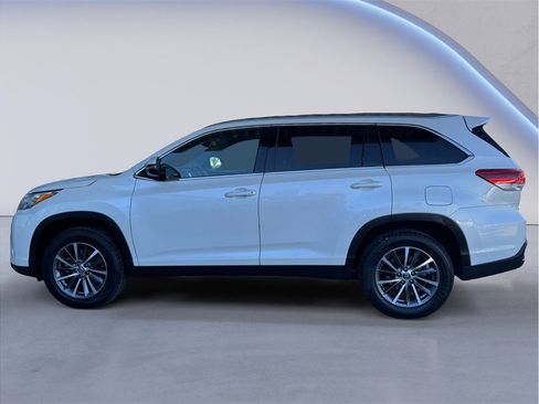 Used 2019 Toyota Highlander XLE image 3