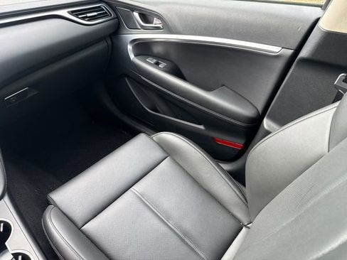 Used 2025 Genesis G70 2.5T image 13