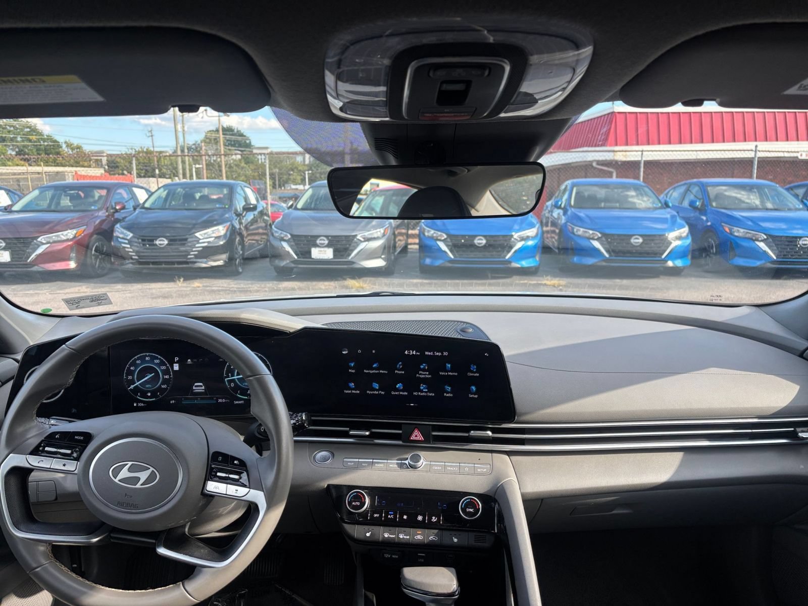 Used 2025 Hyundai Elantra SEL FWD image 34