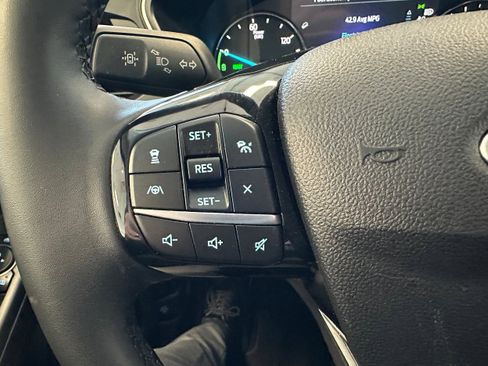 Used 2021 Ford Escape SE w/ SE Sport Appearance Package image 24