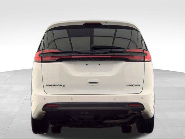 Used 2025 Chrysler Pacifica Limited FWD image 5