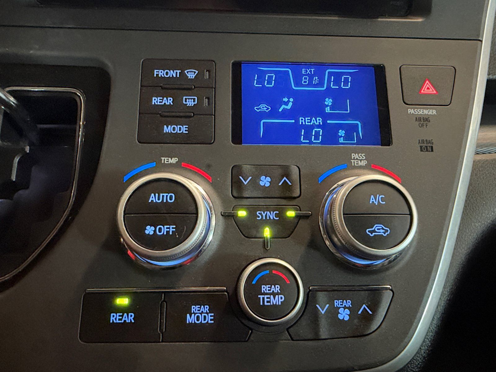 Used 2017 Toyota Sienna SE FWD image 18