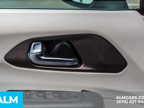 Used 2023 Chrysler Voyager LX FWD image 40