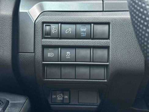 Used 2025 Toyota Tacoma SR5 AWD/4WD image 35