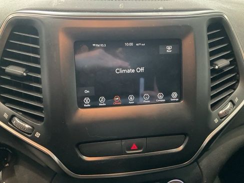 Used 2019 Jeep Cherokee Latitude w/ Popular Appearance Group image 14