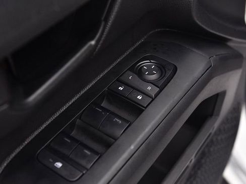 Used 2025 Toyota Tacoma SR AWD/4WD image 8