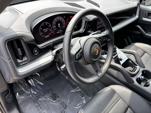 Certified 2024 Porsche Cayenne image 25