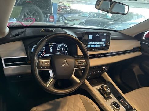 Used 2023 Mitsubishi Outlander SEL FWD image 6