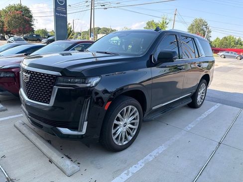 Used 2023 Cadillac Escalade Premium Luxury AWD/4WD image 3