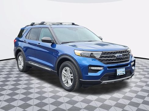 Used 2021 Ford Explorer XLT w/ Equipment Group 202A AWD/4WD image 8