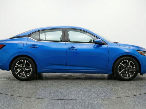 Used 2025 Nissan Sentra SV image 11