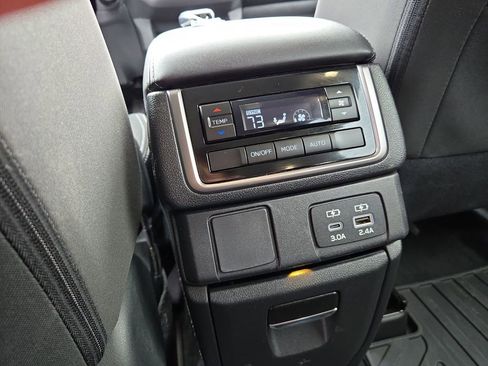 Certified 2025 Subaru Ascent Premium w/ Premium Package image 31
