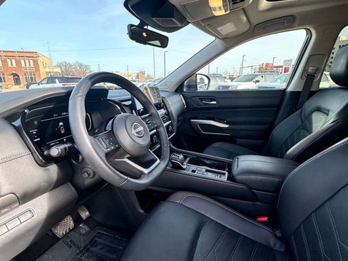 Certified 2024 Nissan Pathfinder Platinum image 27