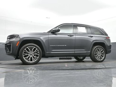 Used 2026 Jeep Grand Cherokee Summit AWD/4WD image 39