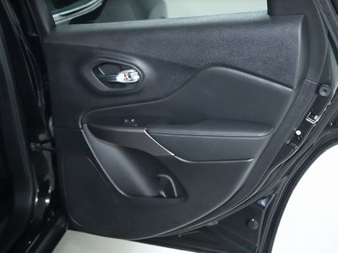 Used 2022 Jeep Cherokee Limited image 33