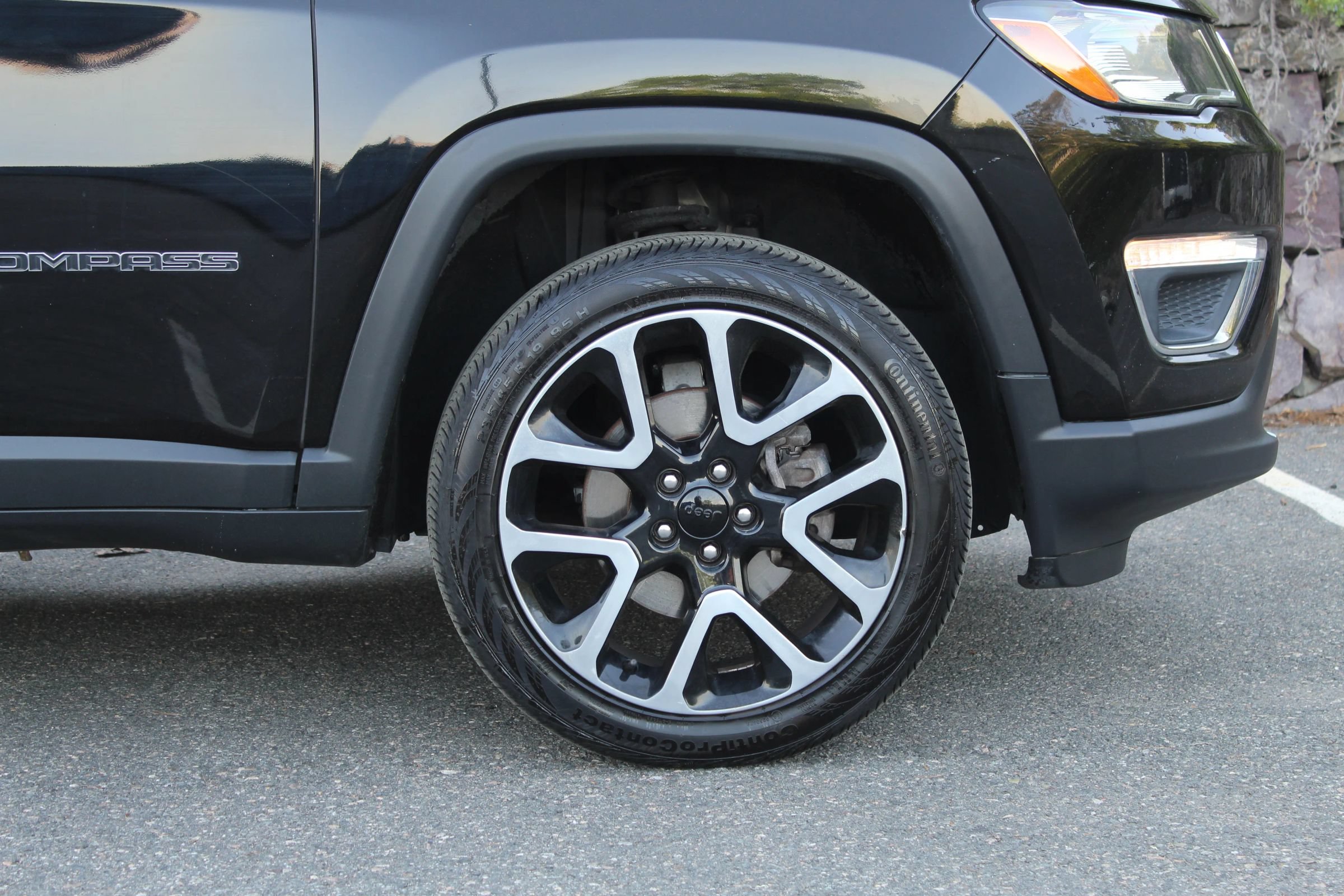 Used 2018 Jeep Compass Limited w/ Navigation Group AWD/4WD image 38
