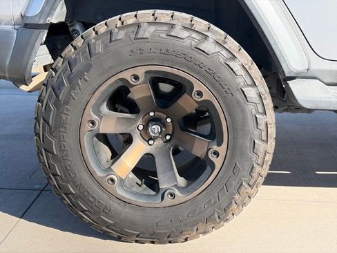 Used 2018 Jeep Wrangler Unlimited Sahara image 7