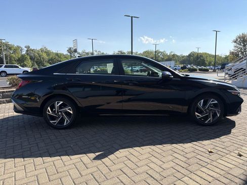 Used 2025 Hyundai Elantra Limited FWD image 6