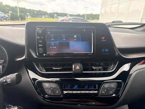 Used 2018 Toyota C-HR XLE FWD image 8