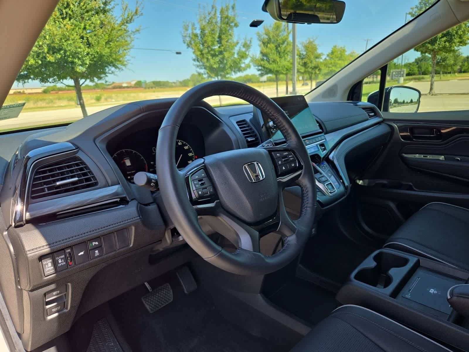 Used 2025 Honda Odyssey Elite image 2