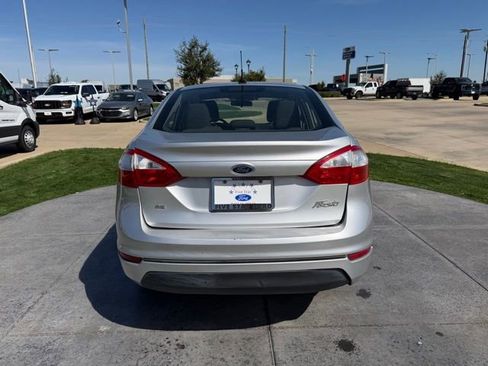 Used 2016 Ford Fiesta SE w/ Cold Weather Package image 5