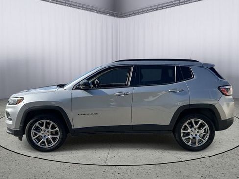 Used 2022 Jeep Compass Latitude AWD/4WD image 3