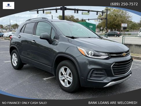 Used 2018 Chevrolet Trax LT w/ LT Convenience Package image 3