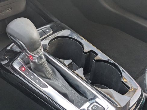 Used 2025 Chevrolet Trax LT w/ LT Convenience Package image 19