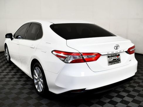 Used 2018 Toyota Camry LE image 11