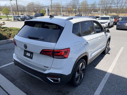 Used 2024 Volkswagen Taos SE image 4