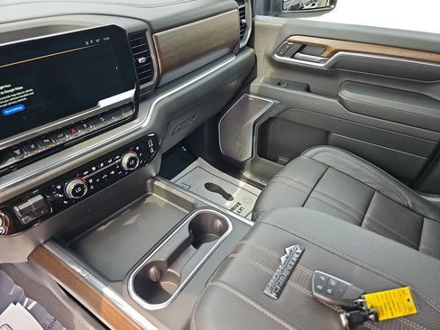 Used 2024 Chevrolet Silverado 2500 High Country w/ Technology Package AWD/4WD image 24