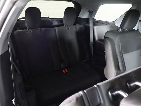 Used 2023 Ford Explorer XLT image 32