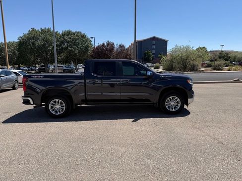 Used 2022 Chevrolet Silverado 1500 LT AWD/4WD image 4