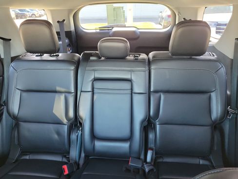 Used 2022 Ford Explorer XLT w/ Equipment Group 202A image 14