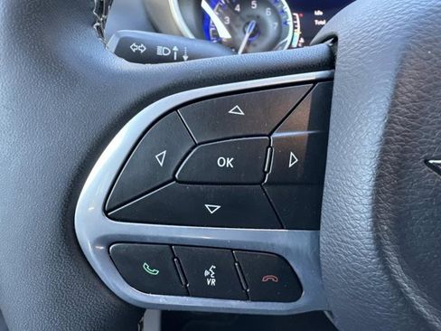 Used 2024 Chrysler Pacifica Touring-L image 23