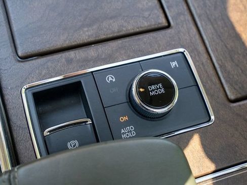 Used 2024 Lincoln Navigator L Black Label AWD/4WD image 32
