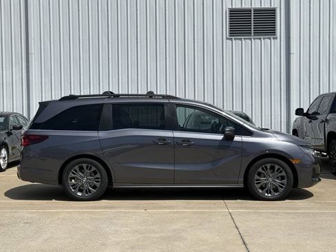 Used 2025 Honda Odyssey Touring image 3