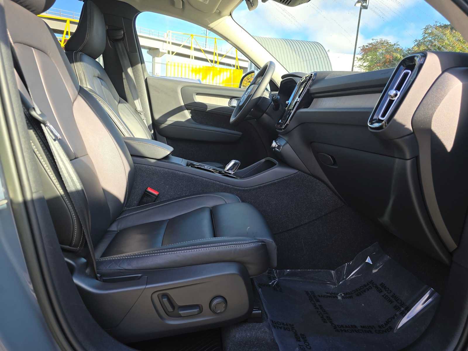 Certified 2023 Volvo XC40 B5 Ultimate w/ Protection Package Premier AWD/4WD image 11