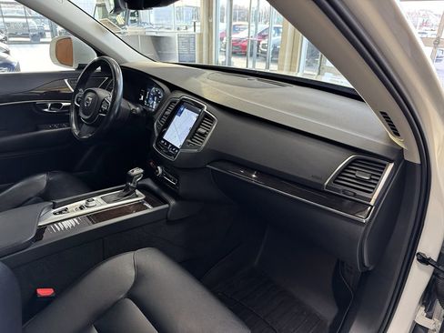 Used 2018 Volvo XC90 T5 Momentum w/ Convenience Package image 17