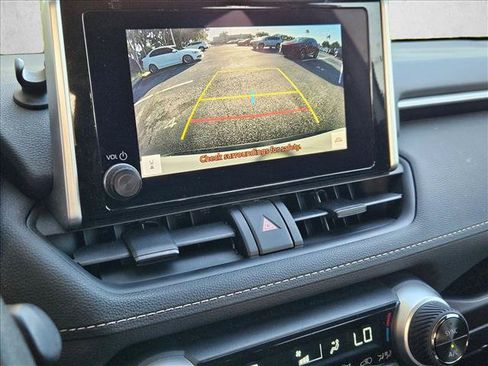 Used 2023 Toyota RAV4 XLE AWD/4WD image 9