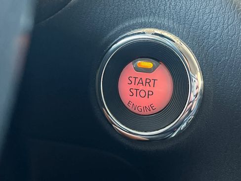 Used 2019 Nissan Pathfinder SV AWD/4WD image 23