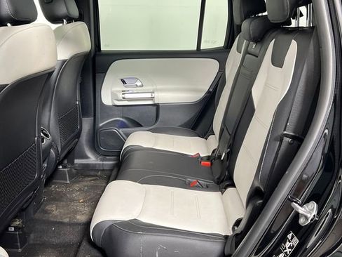 Used 2023 Mercedes-Benz GLB 250 image 18