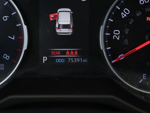 Used 2020 Toyota RAV4 LE image 24