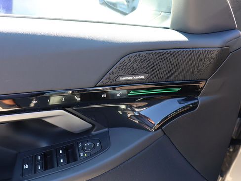 Used 2025 BMW 530i image 13