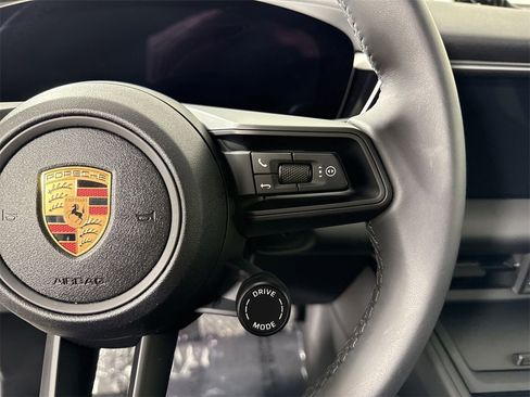 Certified 2025 Porsche Macan 4 Electric image 40