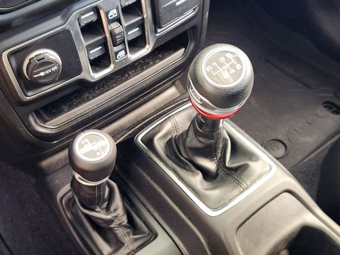 Used 2020 Jeep Wrangler Unlimited Sahara AWD/4WD image 21