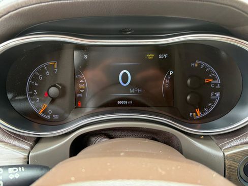 Used 2020 Jeep Grand Cherokee Overland AWD/4WD image 15